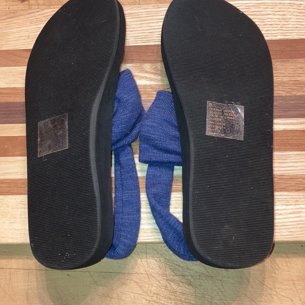 Sandals Mossimo Blue Stretchy Flat Sandals